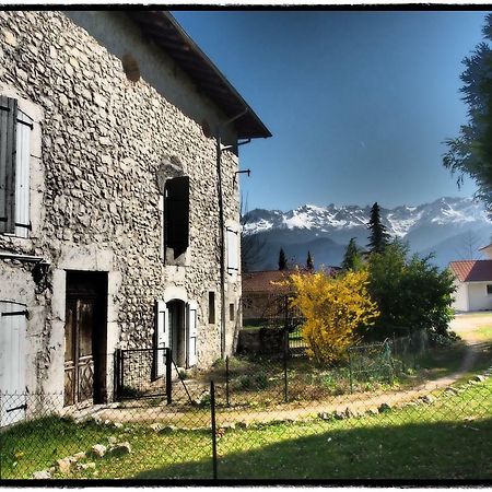 Vieux Corps De Ferme Datant De 1675 Crolles Экстерьер фото